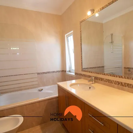 #297 Moderna V3 Com Piscina By Holidays בית נופש
