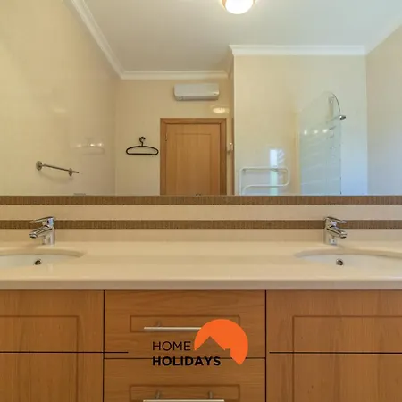 Semesterbostad #297 Moderna V3 Com Piscina By Holidays *