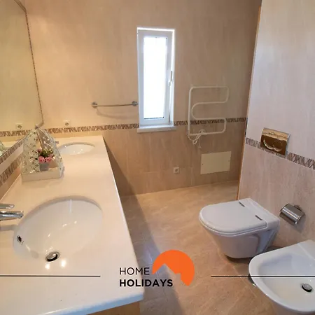 #297 Moderna V3 Com Piscina By Holidays *