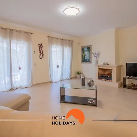 #297 Moderna V3 Com Piscina By Holidays