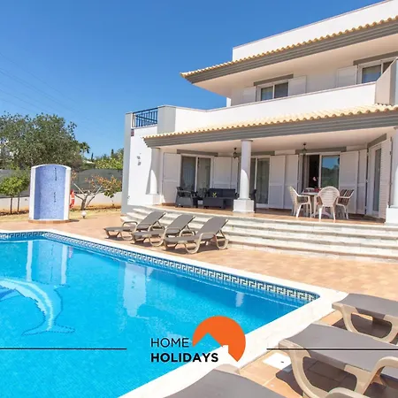 #297 Moderna V3 Com Piscina By Holidays Holiday home