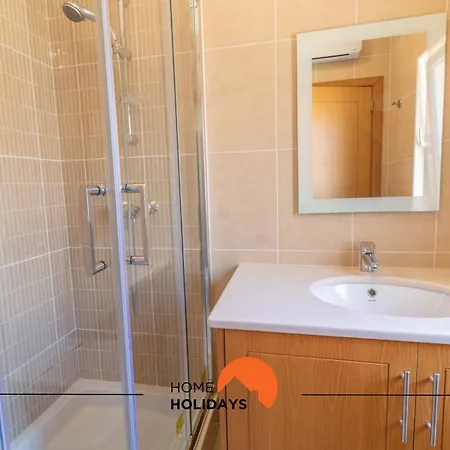 #297 Moderna V3 Com Piscina By Holidays Holiday home *
