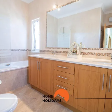 #297 Moderna V3 Com Piscina By Holidays