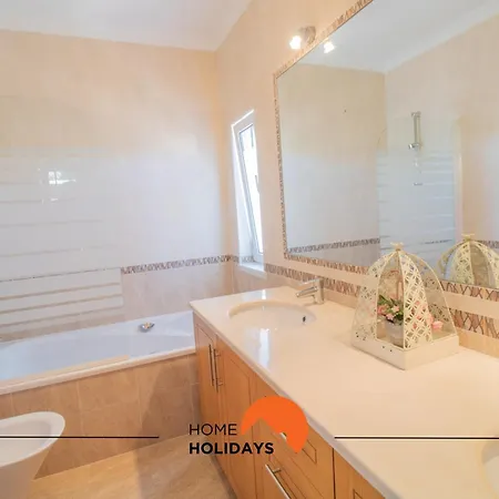 Holiday home #297 Moderna V3 Com Piscina By Holidays